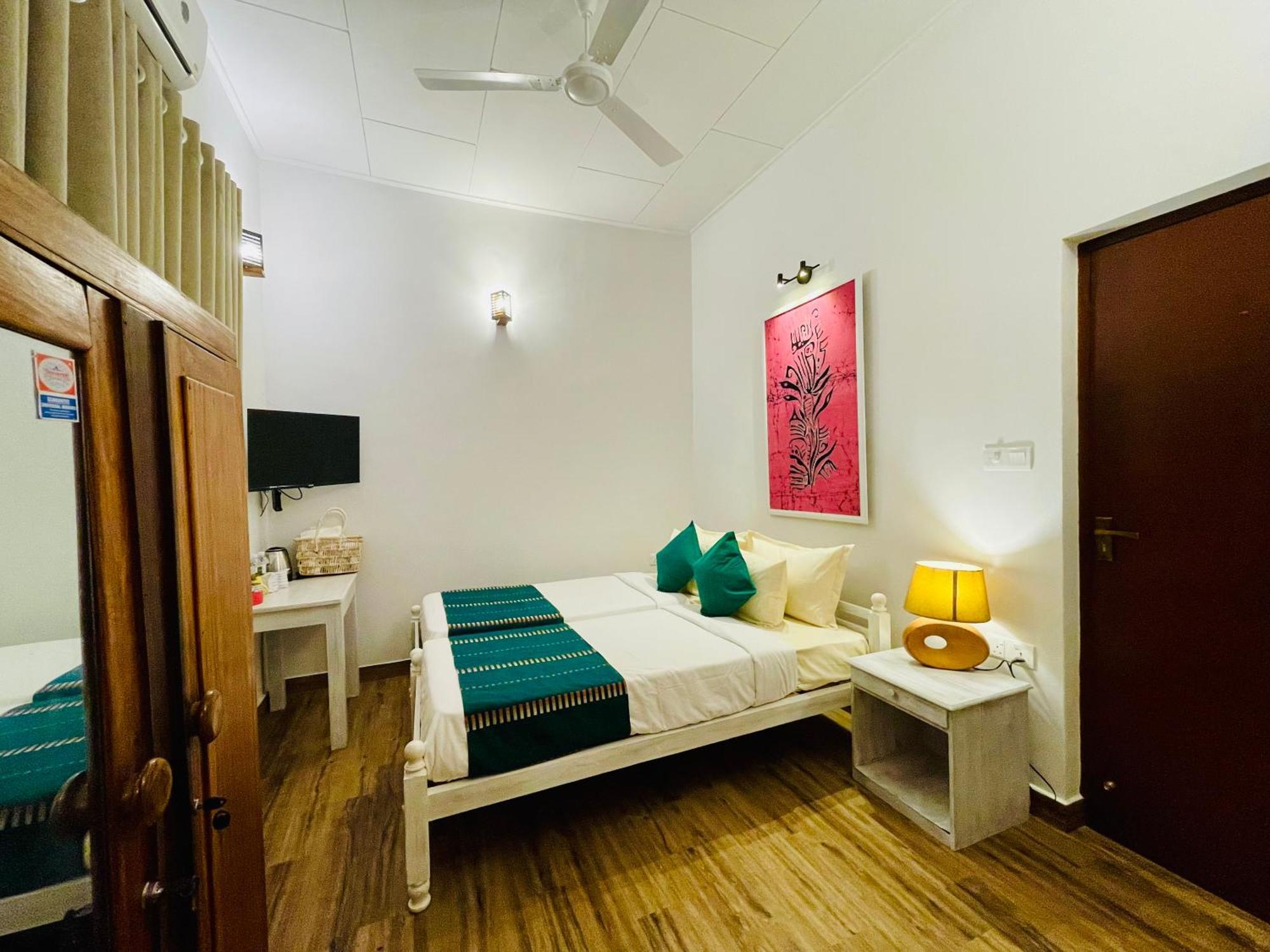 Ayur Ayur White Sail Villa Dalupotha Exterior photo