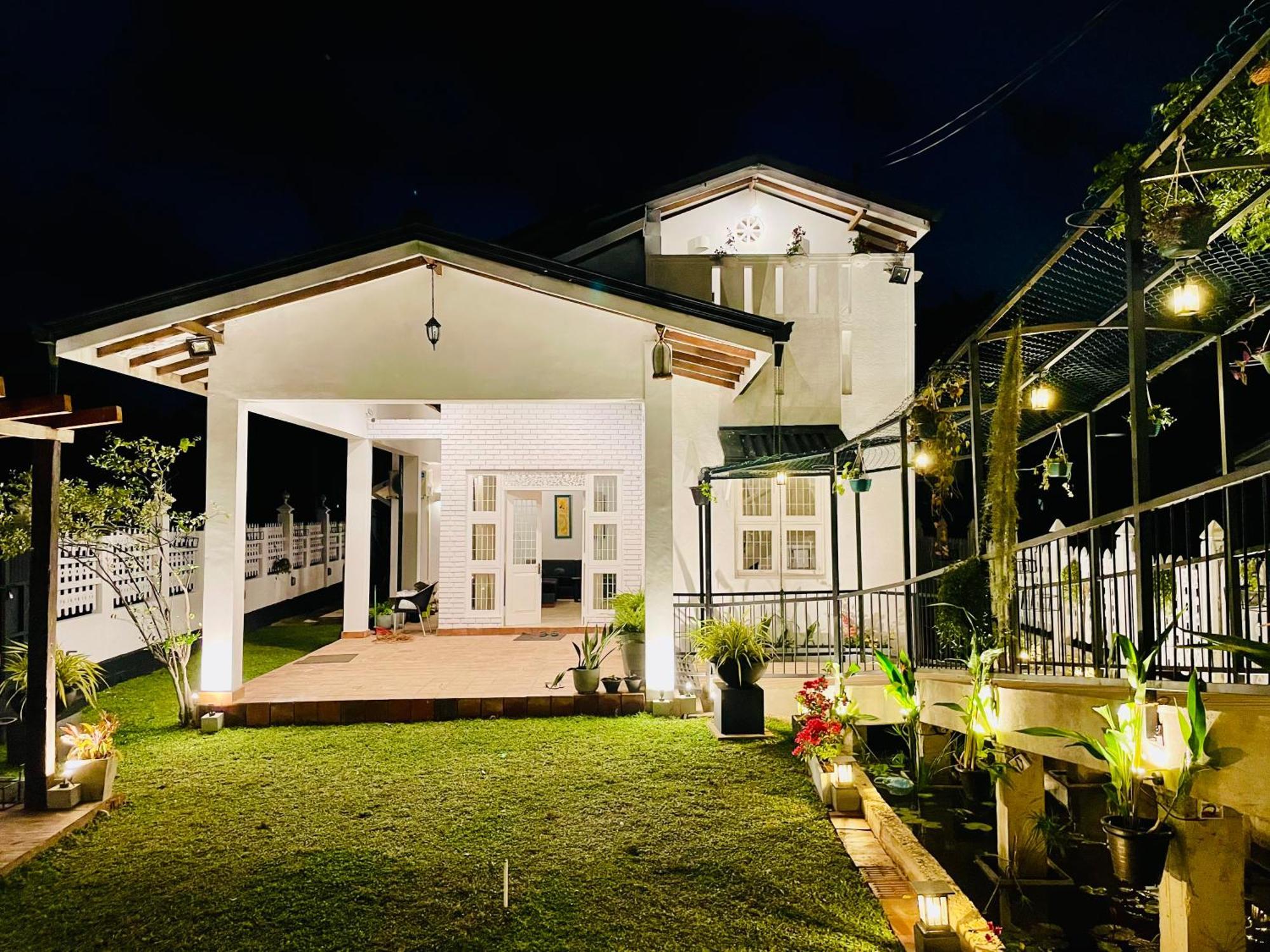 Ayur Ayur White Sail Villa Dalupotha Exterior photo