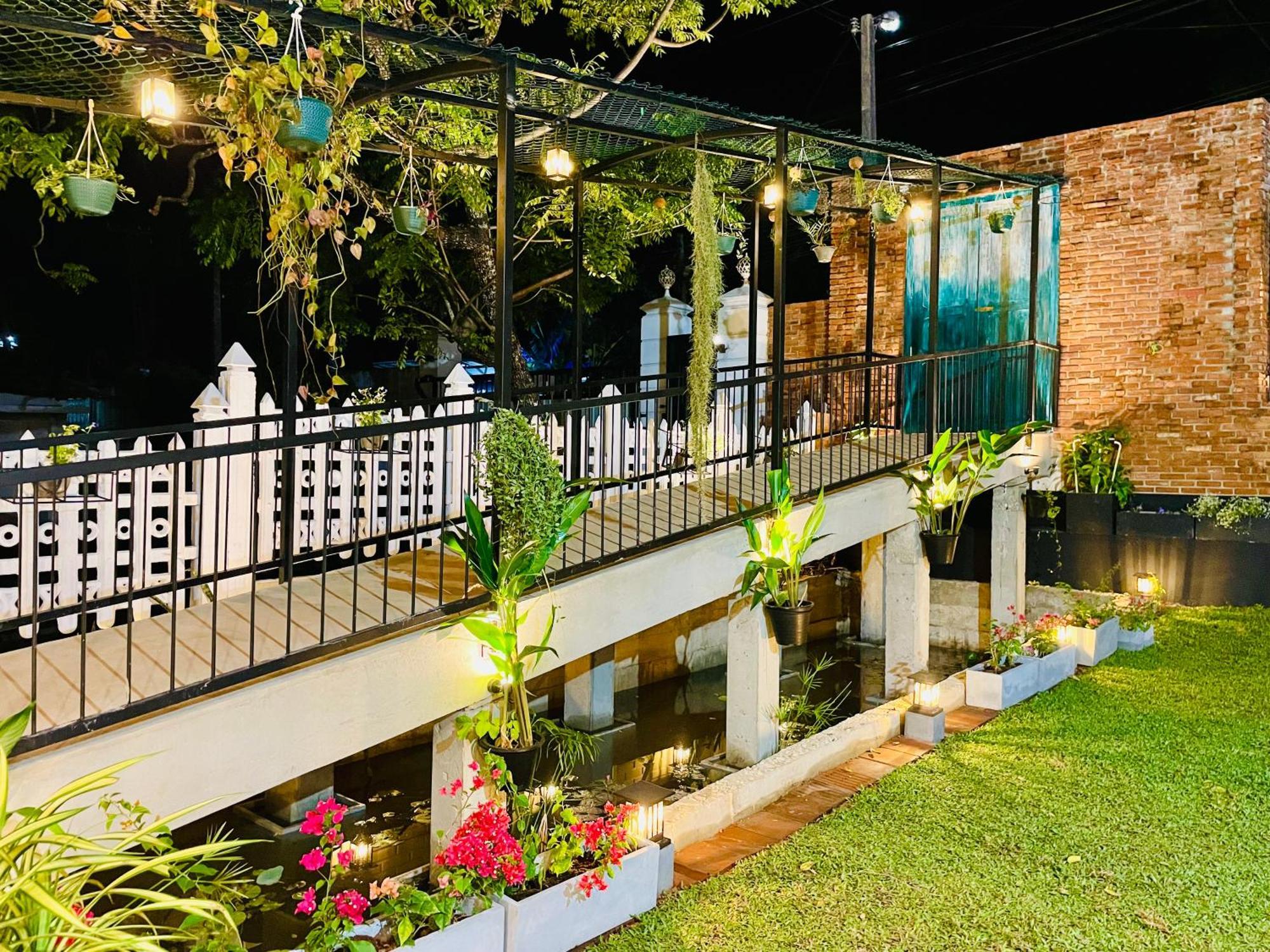 Ayur Ayur White Sail Villa Dalupotha Exterior photo
