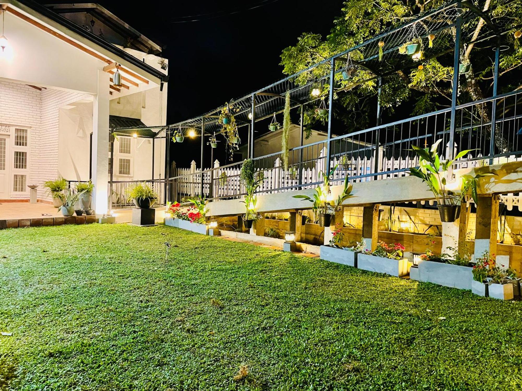 Ayur Ayur White Sail Villa Dalupotha Exterior photo