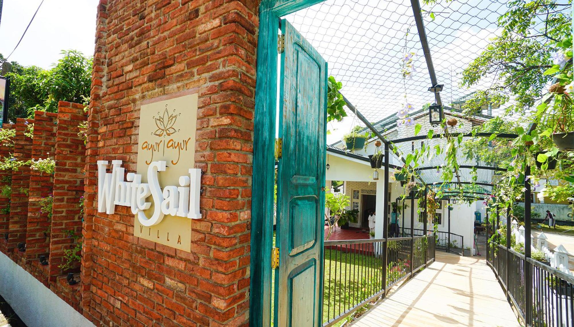Ayur Ayur White Sail Villa Dalupotha Exterior photo
